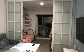 Раздвижные межкомнатные двери и перегородки в квартире, работа наших специалистов Раздвижные межкомнатные двери и перегородки в квартире, работа наших специалистов
